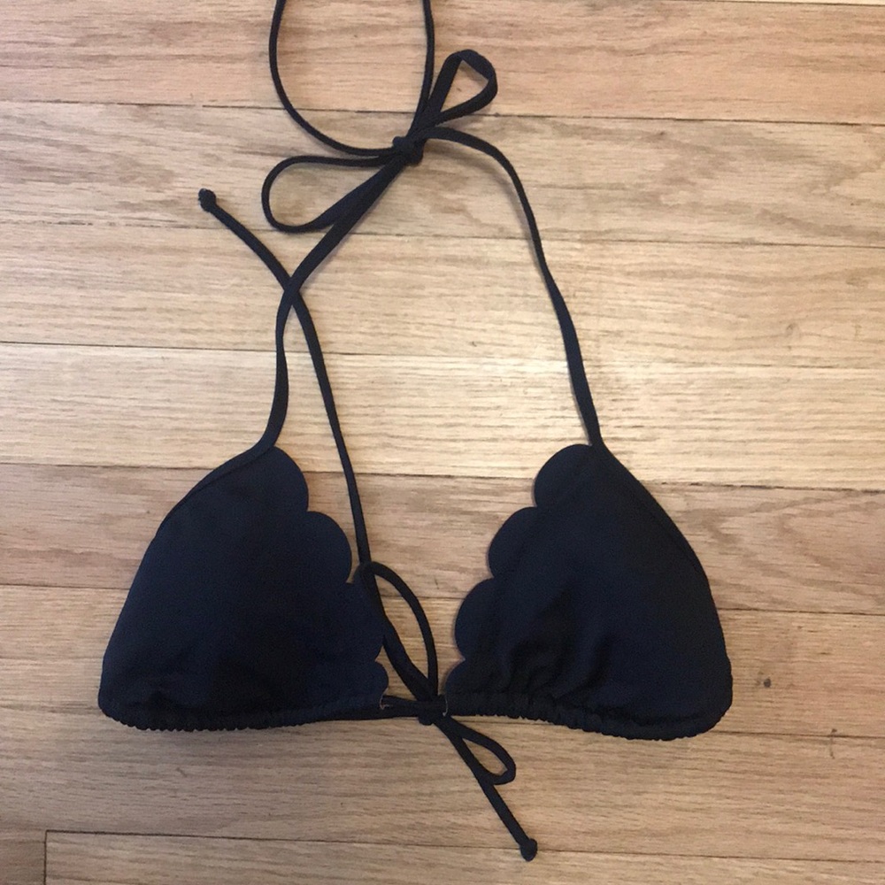 Black scallop bikini top